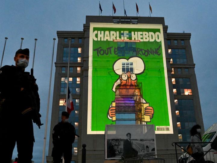 «Αντί να διατρανώνουμε με υπερηφάνεια την πίστη μας σε μια κοινωνία που οι άνθρωποι είναι ελεύθεροι στις επιλογές τους, στο να κάνουν λάθη και να είναι γενναιόδωροι και δημιουργικοί, εξακολουθούμε να πιστεύουμε στην ηθική ενός πολιτικού περιβάλλοντος».