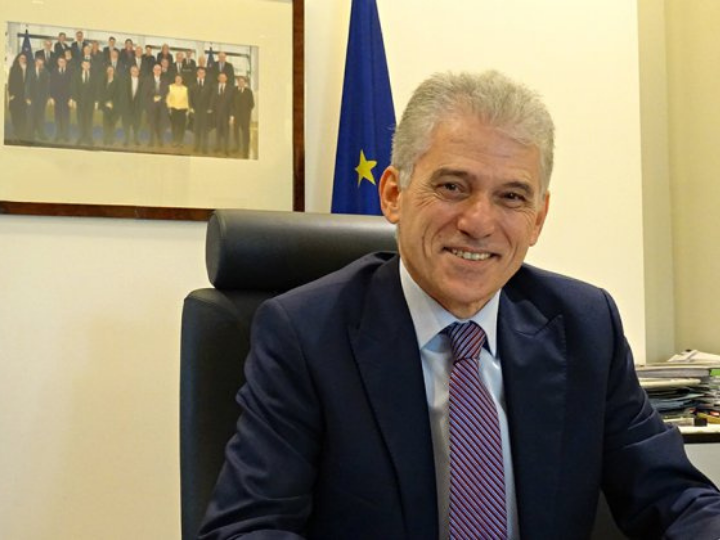 «Δεν µπορώ να δεχτώ ότι 200 χρόνια από την Επανάσταση που οδήγησε στη σύσταση του ελληνικού κράτους δεν έχουµε το σχέδιο, τους ανθρώπους, τις υποδοµές για να χτίσουµε µια διοίκηση που ν’ ανταποκρίνεται στις νόµιµες προσδοκίες που τρέφει ο Έλληνας φορολογούµενος.»