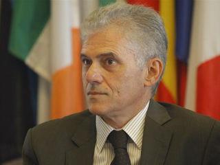 Κατά την παραλαβή του βραβείου από τον Πρόεδρο της Δημοκρατίας, ο κ. Καρβούνης αναφέρθηκε στο ευρωπαϊκό προφίλ του Χαμόγελου του Παιδιού και στην ηθική, πολιτική και οικονομική στήριξη που ο οργανισμός λαμβάνει από την Ευρώπη, καθώς θεωρείται πρότυπος οργανισμός. Πρόσθεσε δε ότι ”η Ευρωπαϊκή Επιτροπή, η Ευρωπαϊκή Ένωση, παρά το ότι στοχοποιείται, πολλές φορές σωστά, ορισμένες φορές λάθος, παραμένει δίπλα στην Ελλάδα και προσπαθεί να τη βοηθήσει να ανακάμψει.