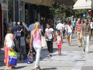 Σε έναν κόσμο με αθρόα προσφορά διαρκών και μη καταναλωτικών προϊόντων, ο πελάτης έλκεται όχι μόνον από αυτό καθαυτό το προϊόν αλλά και από την «περιπέτεια» της επιλογής του.