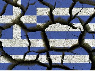 Η σύγκρουση με το παλιό δεν έχει επιτευχθεί, καθώς πόροι της οικονομίας συνεχίζουν να διοχετεύονται μέσω κεντρικών και περιφερειακών δομών εξουσίας σε αμφιλεγόμενες επιχειρηματικές δραστηριότητες που διασυνδέονται με τη σιγουριά του κράτους. Αυτό δεν μεταφράζεται σε ανάπτυξη αλλά σε αποδρομή από τη λογική και τον ορθολογισμό και είναι αυτό που τόσα χρόνια οι περήφανοι και λαοπρόβλητοι πολιτικοί ηγέτες της χώρας έκαναν με περισσή επιτυχία, διακτινίζοντας ταυτόχρονα εξαρτησιακές σχέσεις διαπλοκής και αισχρής αγοραπωλησίας συνειδήσεων. Αυτό βέβαια είναι ένα μελανό και ντροπιαστικό κομμάτι της σύγχρονης ελληνικής πολιτικής κοινοβουλευτικής ιστορίας. Κατά τα άλλα, όμως, μπορούμε και μιλάμε ελεύθερα σε καθεστώς Δημοκρατίας!