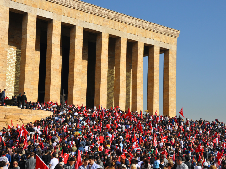 Η σημασία της επανεκλογής του: η πλήρης υποκατάσταση του κεμαλισμού. Ο Ερντογάν απεχθάνεται τη Δύση και θεωρεί τον Κεμάλ «μειοδότη» (από αυτό εξικνείται και η αντιπάθειά του για τις Συνθήκες της Λωζάννης, θεμέλιο όμως της τουρκικής σύγχρονης ανεξαρτησίας).