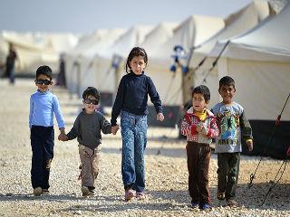 Το ποσό των 7,25 εκατ. ευρώ συμπληρώνει σήμερα τη χρηματοδότηση έκτακτης ανάγκης της ΕΕ που χορηγείται από το 2015 στις ελληνικές αρχές, καθώς και στους διεθνείς οργανισμούς οι οποίοι δραστηριοποιούνται στην Ελλάδα στο πλαίσιο του Ταμείου Ασύλου, Μετανάστευσης και Ένταξης (ΤΑΜΕ) και του Ταμείου Εσωτερικής Ασφάλειας (ΤΕΑ), και ανέρχεται σε 378 εκατ. ευρώ. 