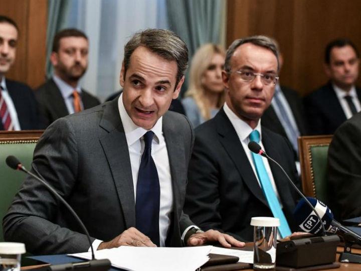 «Το πρώτο δείγμα γραφής της Επιτροπής για την Αναπτυξιακή Στρατηγική, που τέθηκε υπόψη του Κυβερνητικού Συμβουλίου Οικονομικής Πολιτικής (ΚΥΣΟΙΠ), κατά τη συνεδρίασή του υπό τον πρωθυπουργό Κυριάκο Μητσοτάκη, στο Μέγαρο Μαξίμου, είναι -προφανώς- ελπιδοφόρο ως προς τις προτάσεις του για την ανόρθωση του τόπου.»