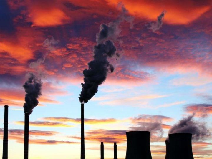 Η ασφαλιστική αγορά μπορεί να διαδραματίσει σημαντικό ρόλο στην αντιμετώπιση των κινδύνων της κλιματικής αλλαγής, αλλά και γενικότερα των φυσικών καταστροφών, που στην Ελλάδα συμπεριλαμβάνουν και τον κίνδυνο του σεισμού καθώς η χώρα μας είναι η πλέον σεισμική χώρα της Ευρώπης -το 50% της σεισμικής ενέργειας της Ευρώπης εκλύεται στην Ελλάδα.