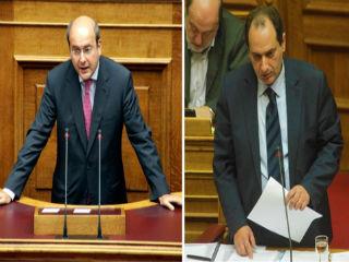 Αναφέρομαι στον καυγά σε ξένο αχυρώνα δύο κρατιστών υπουργών, ενός πρώην και ενός νυν, για το «σανό», δηλαδή του πρώην υπουργού Υποδομών (τάχα) και Μεταφορών (τάχα) και αντιπροέδρου της Νέας Δημοκρατίας κ. Κωστή Χατζηδάκη και του σημερινού κ. Χρήστου Σπίρτζη. Ο πρώτος κατήγγειλε τον δεύτερο για αθρόες προσλήψεις στον υπό συνεχή επί έξι χρόνια προγραμματισμό για αποκρατικοποίηση της κρατικής εταιρείας συντήρησης σιδηροδρομικού τροχαίου υλικού (ΕΕΣΣΤΥ) κατά τη διετία 2016-2017 δαπάνης 6,3 εκατ. ευρώ.