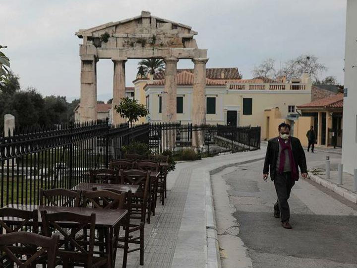 «Η αγορά μπορεί να γίνει «εικονική», όμως ο δημόσιος χώρος, ως ο χώρος όπου διαμορφώνονται και αντιπαρατίθενται οράματα και κατευθύνσεις για το μέλλον, χρειάζεται τη φυσική συνύπαρξη, κίνηση και δράση των ανθρώπων σε αυτόν.»