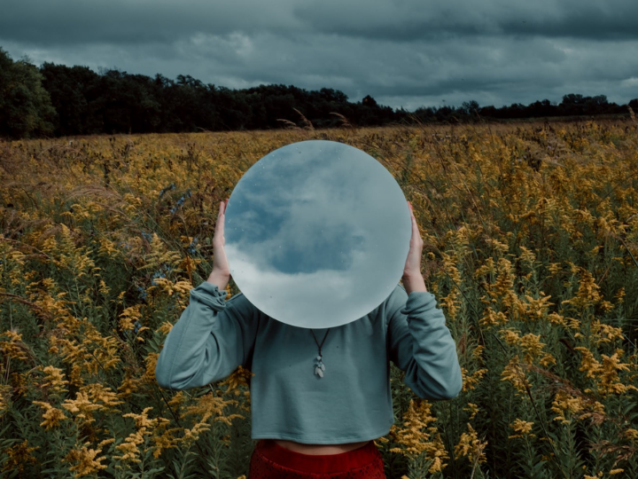 Oι ανισορροπίες προκαλούν ψυχολογική κόπωση και αποστασιοποίηση από την οπτική της προώθησης του ατομικού συμφέροντος σε ισορροπία με το ανθρώπινο και το κοινωνικό συμφέρον.