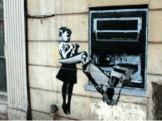 Οι κάτοικοι μιας περιοχής θέλησαν να συμμετάσχουν σ’ ένα δημοψήφισμα. Δεν έκλεισαν τα σύνορα, δεν απέλασαν τους μη Καταλανούς, δεν συνέλαβαν όσους συντοπίτες τους είχαν διαφορετική γνώμη, δεν στασίασαν, δεν κατέλαβαν δημόσια κτίρια και υπηρεσίες, δεν πήραν τα όπλα ούτε κήρυξαν πόλεμο στην κεντρική κυβέρνηση. Ακόμα και το 93% που δήλωσε υπέρ της (θεωρητικής) επιλογής για ανεξαρτησία, δεν σηματοδοτεί κάποια επαναστατική αλλαγή για την επόμενη μέρα. Δεν είναι, καν, βέβαιο αν η επιλογή αυτή είναι πραγματοποιήσιμη. Εν τούτοις, και μόνο η διαφοροποίηση τους από την κεντρική εξουσιαστική γραμμή, σήμαινε την άμεση απάντηση με ακραία βία.