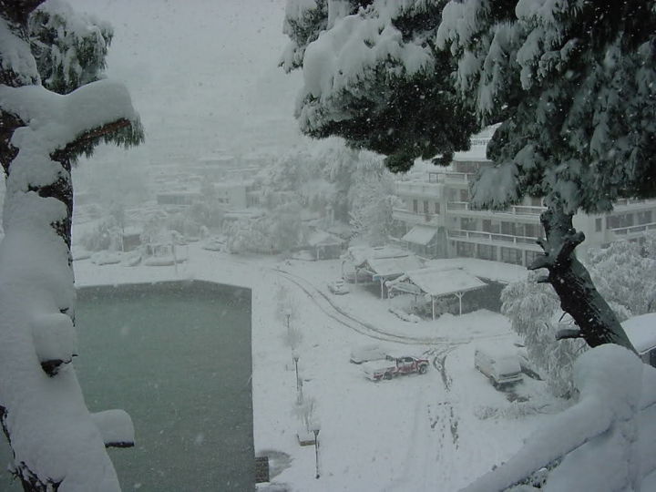 «Ευκαιρία να βάλουμε ιδιώτες να διαχειριστούν τα δίκτυα, το ενεργειακό φορτίο και την μεταφορά του. Δηλαδή να «βελτιώσουν» τις δημόσιες υποδομές. Αυτός δεν είναι ο αφανής στόχος της απορρύθμισης και του κατακερματισμού μιας εταιρείας κοινής ωφέλειας;»