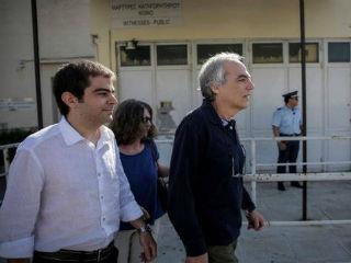 Προσφέροντας, όμως, στον Κουφοντίνα την δυνατότητα μεταγωγής του στον Βόλο, ακολουθώντας βεβαίως μία απολύτως νόμιμη διαδικασία, η κυβέρνηση στέλνει κάποια μηνύματα εκεί που θέλει. Απευθύνεται στον υπόκοσμο των Εξαρχείων και του πολιτικού χουλιγκανισμού και τού λέει ότι, παρά τα έργα και τις ημέρες της, δεν τον έχει ξεχάσει. Άρα, όταν χρειαστεί, θα μπορέσουν να τα ξαναβρούν. Αυτό είναι ένα σενάριο.
