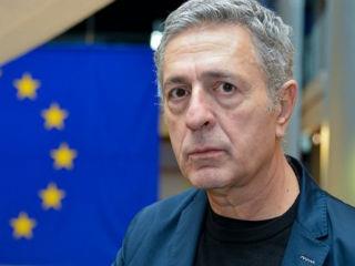 Όσον αφορά τα διάφορα σχόλια ότι το δημοψήφισμα είναι άκυρο λόγω της μικρής συμμετοχής, ο ευρωβουλευτής Στέλιος Κούλογλου επεσήμανε πως «αφού επιλέξαμε να βαφτίσουμε τους γείτονες, καλό είναι να τους αφήσουμε να αποφασίσουν εκείνοι εάν είναι άκυρα ή όχι τα δημοψηφίσματά τους και τι πολιτικό αποτέλεσμα παράγουν. Ας μείνουμε να ερμηνεύουμε το δικό μας σύνταγμα και όχι των άλλων χωρών».