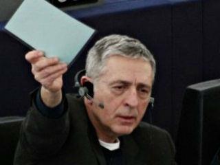 «Δεν είναι η Μάλτα ο μόνος φορολογικός παράδεισος στην ΕΕ. Δεν είναι η μόνη χώρα που δίνει χρυσές βίζες και διαβατήρια. Όχι, υπάρχουν κι’ άλλες χώρες.»