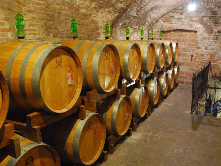 «Το Εθνικό Συμβούλιο Οίνου και Αμπέλου θα είναι ένα ΝΠΙΔ υπαγόμενο στον ευρύτερο δημόσιο φορέα με διοικητική και οικονομική αυτοτέλεια και θα τελεί υπό την εποπτεία του υπουργού αγροτικής ανάπτυξης.»