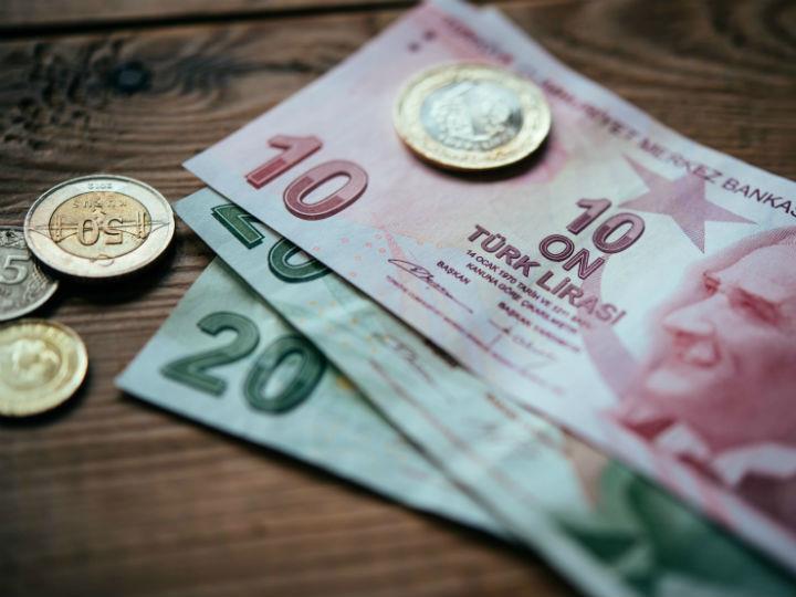 «Η τουρκική κυβέρνηση υποστηρίζει ότι έχει ήδη ξεκινήσει η ανάκαμψη της τουρκικής οικονομίας και στο τέλος της χρονιάς η ύφεση σε ετήσια βάση θα έχει περιοριστεί στο 1-2%, όμως οι περισσότεροι αναλυτές συγκλίνουν ότι αυτή είναι μια μάλλον υπερβολικά αισιόδοξη εκτίμηση.»