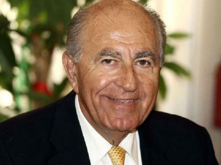 «Ήταν ντροπή για την ΕΑΕ ότι ο Κρις Σπύρου χρησιμοποιώντας την ιδιότητα του Προέδρου του ΔΣ ανακοίνωσε πολιτική συνεργασία του Σωματείου με τον Λαγό. Αυτός ο άνθρωπος και η ομάδα των ομοϊδεατών του προσπαθούν να επιστρέφουν στην ΕΑΕ.»