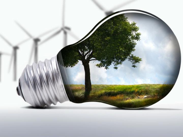 Η κυκλική οικονομία ενσωματώνει πολύ λίγους κοινωνικούς προβληματισμούς (για παράδειγμα πώς να βελτιώσουμε ένα σύστημα όσον αφορά την ποιότητα της εργασίας ή την ευημερία της κοινότητας) και δεν γίνεται αναφορά για ισότητα (εξασφάλιση δίκαιης κατανομής των επιπτώσεων των οικονομικών δραστηριοτήτων θετικών και αρνητικών μεταξύ του πληθυσμού).