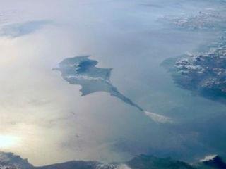 Οι κινήσεις των πολεμικών σκαφών της Τουρκίας, δεν αφήνουν περιθώρια αμφισβητήσεως ότι η εισβολή του 1974 εισέρχεται σε μία νέα φάση που αποβλέπει σε διατήρηση και επέκταση του καθεστώτος κατοχής. Δεν υπάρχει αμφιβολία, ότι, οι γνωστοί κύκλοι θα διαμαρτυρηθούν πάλι για τις πιο πάνω δηλώσεις του Προέδρου, αλλά πιστεύω ακράδαντα ότι σήμερα έθεσε τα θεμέλια για μία πανστρατιά, που θα τους υπερκεράσει πανηγυρικά.