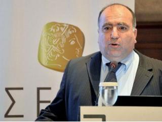 Το α’ τετράμηνο του 2017 οι ελληνικές εξαγωγές αγαθών ανήλθαν σε 9,2 δις. έναντι 7,8 δις. το α’ τετράμηνο 2016, παρουσιάζοντας αύξηση κατά 17,9%, ενώ χωρίς τα πετρελαιοειδή, η μεταβολή αυτή παρουσίασε αύξηση κατά 3,7%. Οι ελληνικές εξαγωγές κινήθηκαν σε θετικό επίπεδο τους πρώτες μήνες του 2017 παρά τα σημαντικά προβλήματα που εξακολουθούν να υπάρχουν και που έχουν να κάνουν με την κακή φήμη της χώρας, την έλλειψη ρευστότητας και την υπερβολική φορολόγηση. Συνεπώς, προσδοκώντας ότι η μακροοικονομική κατάσταση της χώρας δε θα επιδεινωθεί περαιτέρω, η συνέχιση της θετικής πορείας των εξαγωγών είναι εφικτή. Η ενίσχυση των εξαγωγικών μας επιδόσεων θα επιτευχθεί αν παρθούν παράλληλα και κάποια μέτρα τα οποία θα ανακουφίσουν τους εξαγωγείς και τα προβλήματα που υπάρχουν.