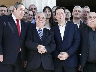 Άλλο μικρότερο και αναλογικό bonus και άλλο κανένα bonus. Στο θέμα της ψήφου στα 16 συν μια ημέρα δεν ακούσαμε καμιά απάντηση στο ερώτημα πως και γιατί ο ανήλικος χωρίς δικαιοπρακτικά δικαιώματα, είναι ενήλικος για να ασκήσει το δικαίωμα του εκλέγειν. Σε αυτή την κοντόφθαλμη νομοθετική ρύθμιση δεν άγγιξαν την ιερή αγελάδα της β’ Αθηνών και των άλλων μεγάλων περιφερειών, δεν έδωσαν δικαίωμα ψήφου στο μισό εκατομμύριο των Ελλήνων που έφυγαν από την χώρα μαςμ λόγω της εκτεταμένης ανεργίας, δεν μείωσαν τον αριθμό των βουλευτικών εδρών στις διακόσιες και γενικά δεν είδαν πέρα από την μύτη τους.