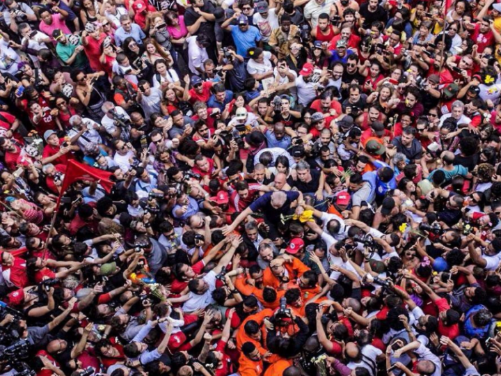 «Το χαρακτηριστικό που κάνει την προσέγγιση Trump - Bolsonaro για την Covid-19 να ξεχωρίζει είναι μια θανατηφόρα ανικανότητα να αντιμετωπίσουν την πραγματικότητα.»