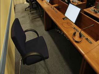 Η Fair Trials International (FTI) είναι μια φιλανθρωπική οργάνωση προάσπισης των ανθρωπίνων δικαιωμάτων με αντικείμενο την παροχή βοήθειας και αρωγής σε ανθρώπους που αντιμετωπίζουν ποινικές διώξεις σε χώρες εκτός της χώρας προέλευσής τους. Βάσει των προαναφερθέντων, εκατοντάδες κρατούμενοι σε κράτη-μέλη της ΕΕ όπου δεν βρίσκεται η μόνιμη κατοικία τους προστατεύονται από αυτές τις συμβουλευτικές υπηρεσίες σχετικά με τον τρόπο υποβολής αιτήματος άρσης της προσωρινής κράτησης έως και τη διεξαγωγή της δίκης.