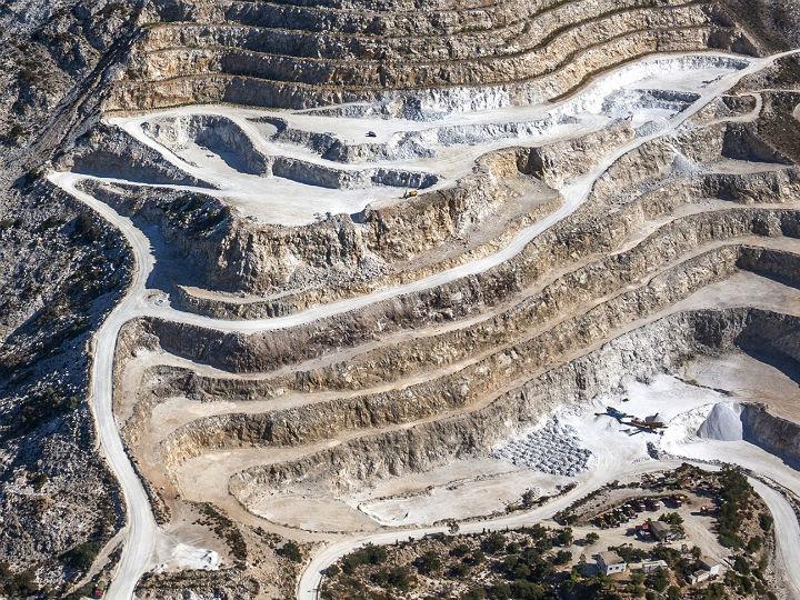 «Βασικό μέλημα των επιχειρήσεων του κλάδου είναι η ενίσχυση των εξαγωγών, σε ποσοστό έως και 10%, χάρη στην έντονη εξωστρέφεια της, όπως αυτή εκφράζεται με την εξαγωγή του 75% των πωλήσιμων προϊόντων της σε μεγάλο αριθμό κρατών.»