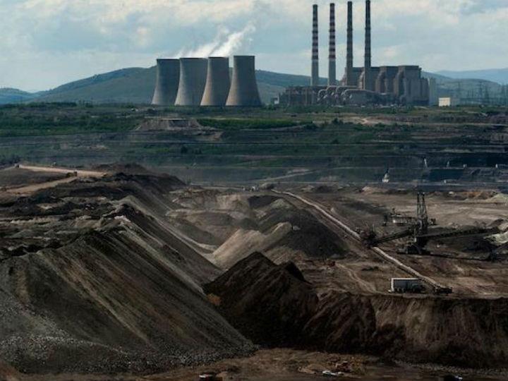 «Ο αριθμός των χαμένων άμεσων και έμμεσων θέσεων εργασίας μπορεί να ξεπεράσει τις 15.000 σε μια περιοχή με πληθυσμό 280.000. Περίπου 1.000 εργαζόμενοι, από τους 4.200 που εργάζονται σε ορυχεία και μονάδες της ΔΕΗ, αναμένεται να υπαχθούν στο νέο πρόγραμμα εθελουσίας εξόδου.»