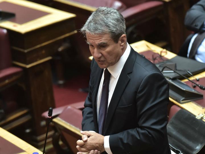 «Όλα όσα καθημερινά βλέπουν το φως της δημοσιότητας θα μπορούσαν να αποτελέσουν στοιχεία σεναρίου πολιτικού θρίλερ με θέμα την ύπαρξη και λειτουργία σκοτεινών παρακρατικών δομών στα ανώτατα κυβερνητικά κλιμάκια μιας ανυποψίαστης αστικής δημοκρατίας.»