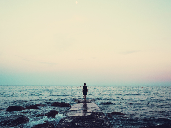 «Βασική παράμετρος για την αλλαγή κατεύθυνσης και την οικοδόμηση βιώσιμης προοπτικής εκτός από το πολιτικό σύστημα είναι και οι δομές της κοινωνίας πολιτών, οι οποίες πρέπει να αναλάβουν τις ευθύνες τους επίσης και να προωθήσουν με αποφασιστικότητα τον διάλογο για την αναγκαιότητα βιώσιμης πορείας τόσο στις τοπικές κοινωνίες όσο και σε υπερεθνικό επίπεδο.»