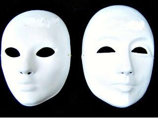 Όσοι ξέρουν από το πώς λειτουργεί το Δ.Σ. του ΔΝΤ και πώς διασφαλίζεται με βάση το καταστατικό του, καταλαβαίνουν το ανομολόγητο (που όλοι πλέον συζητούν σιωπηλά) που έρχεται: Θα τεθεί από το ΔΝΤ όρος νέας κοινοπρακτικής χρηματοδότησης (ΔΝΤ + ΕΕ) της Ελλάδος μετά την λήξη του 3ου μνημονίου (Αύγουστο του 2018). Δηλαδή, 4ο μνημόνιο. Για να αποφευχθεί αυτό πρέπει να απαντηθεί το ερώτημα: ποιος θα διασφαλίσει στο ΔΝΤ ότι θα λήξει το 3ο ελληνικό μνημόνιο και η Ελλάδα θα έχει ήδη βγει στις αγορές να δανείζεται;