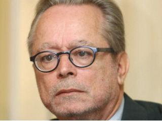 Ο πρώην σύμβουλος του Κώστα Καραμανλή και όχι μόνον, βλέπει τώρα τον Αλέξη Τσίπρα να κυριαρχεί στον μεσαίο χώρο.