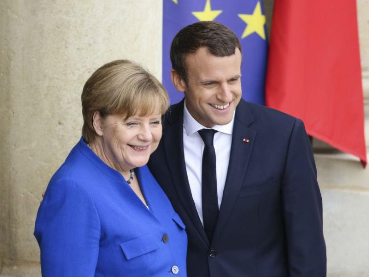 Τα χρήματα που θα βρεθούν μέσω ενός σχεδίου που ονομάστηκε «ΕΕ της Επόμενης Γενιάς» θα διοχετευθούν μέσω προγραμμάτων της Ευρωπαϊκής Ενωσης, προκειμένου να πετύχουν τους στόχους της Κομισιόν, συμπεριλαμβανομένης της ατζέντας για την πράσινη και την ψηφιακή οικονομία.