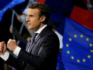 Ως προς τον ρόλο της Γαλλίας σε μία Ευρώπη που πρέπει να αλλάξει, ο κ. Ντομινίκ ντε Βιλπέν προβλέπει ενδυνάμωση του γαλλο-γερμανικού άξονα, με αναβάθμιση των χωρών της Μεσογείου. « Πιστεύω ότι ο Εμμανουέλ Μακρόν έχει τις ικανότητες, τις γνώσεις και τα σοβαρά επιχειρήματα ώστε να συμβάλλει σε μία στροφή της γερμανικής οικονομικής αντίληψης για την Ευρώπη, η οποία δεν μπορεί να συνεχίσει να σέρνεται την ώρα που το διεθνές περιβάλλον μεταβάλλεται εις βάρος της».