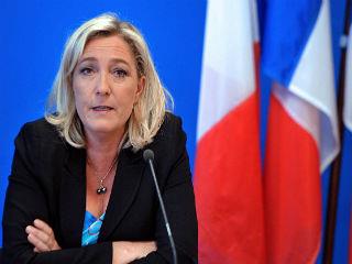  Συγκεκριμένα, όπως έγινε γνωστό, μετά από εισαγγελική εντολή έκλεισαν στην Γαλλία 27 τραπεζικοί λογαριασμοί του κόμματος «Εθνικό Μέτωπο» της Μαρίν Λε Πεν, παράλληλα δε ερευνάται και η υπόθεση ενός ρωσικού δανείου προς το κόμμα, ύστερα από πρωτοβουλία βουλευτή του.