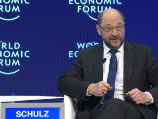 «Ό,τι συμβαίνει (στους ευρωπαϊκούς θεσμούς), συμβαίνει στη βάση μιας συνθήκης που επικυρώθηκε από όλα τα 28 κράτη μέλη της ΕΕ. Όλα όσα πράττουμε στην Επιτροπή, όλα όσα πράττουμε στο Κοινοβούλιο, συμβαίνουν στο πλαίσιο μιας συνθήκης που καθορίστηκε από εσάς», είπε απευθυνόμενος στους ηγέτες συμπεριλαμβανομένου του Mark Rutte, πρωθυπουργού της Ολλανδίας που βρισκόταν επίσης στο πάνελ.