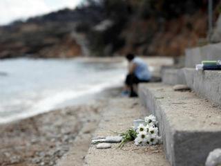 Και όμως, επανειλημμένες περιπτώσεις δείχνουν ότι το κράτος αποτυγχάνει παταγωδώς ακριβώς σε αυτή την λειτουργία του. Δεν είναι το κράτος που προστατεύει. Είναι το κράτος που τελικά δεν προστατεύει. Εάν επρόκειτο για μία εντελώς έκτακτη καταστροφή, θα μπορούσε, έστω καθ’ υπερβολή, να δικαιολογηθεί η αποτυχία αυτή.