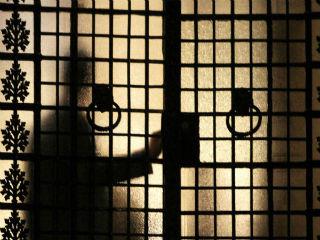 Να δεχθούμε ότι όλοι εμείς  υπερβάλλουμε, ενώ αυτοί γνωρίζουν την πραγματικότητα της κατάστασης που δεν είναι τόσο κακή.