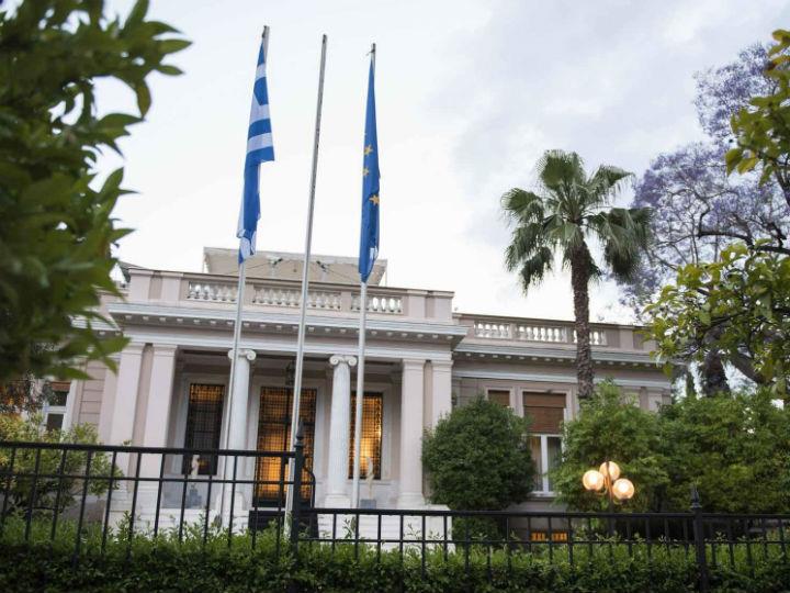 Ο κ. Πισσαρίδης και οι συνεργάτες του εστιάζουν τη μελέτη τους σε 11 τομείς και προτείνουν σε αυτούς 42 αναπτυξιακές παρεμβάσεις.