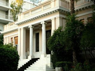 Ενώ ο πρωθυπουργός κ. Αλέξης Τσίπρας είναι πλέον αποφασισμένος να υπογράψει μία νέα δανειακή συμφωνία, ενδεχομένως χειρότερη από τις προηγούμενες, δύο είναι τα μεγάλα προβλήματα που αντιμετωπίζει. 