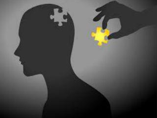 Πιο αναλυτικά, στην σημερινή Ελλάδα η φιλοευρωπαϊκή τάση συγκεντρώνει περίπου το 40% του πληθυσμού, με ένα ποσοστό 17%-20% να αποτελεί τον σκληρό πυρήνα της. Της ιδίας τάξεως είναι και το ποσοστό του σκληρού πυρήνα των αντιευρωπαϊστών. Η ενδιαφέρουσα διαφορά, όμως, μεταξύ των πυρήνων των δύο τάσεων είναι ότι η πρώτη διακρίνεται για ένα στοιχείο το οποίο ο κ.Γ.Μοσχονάς ονομάζει «ευρωρεαλισμό» (με απλά λόγια, η αποδοχή της δυσάρεστης πραγματικότητας), ενώ η δεύτερη τάση παρουσιάζει αξιοσημείωτη συνεκτικότητα στα πιστεύω της.