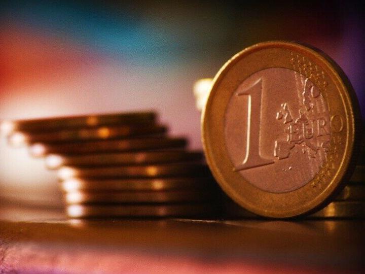 «Οι πραγματικοί επενδυτές αγοράζουν εταιρείες και όχι μετοχές. Αγοράζουν τη δυναμική που έχει μία εταιρεία, την ανταγωνιστικότητά της, τη χρησιμότητα του προϊόντος που παράγει σε συνδυασμό με την ικανότητα των στελεχών της να μετατρέπουν τις επιθυμίες των καταναλωτών σε ανάγκες. Ο σοβαρός επενδυτής δεν βλέπει μόνο έξι μήνες μπροστά του, άλλα τουλάχιστον έξι χρόνια.»