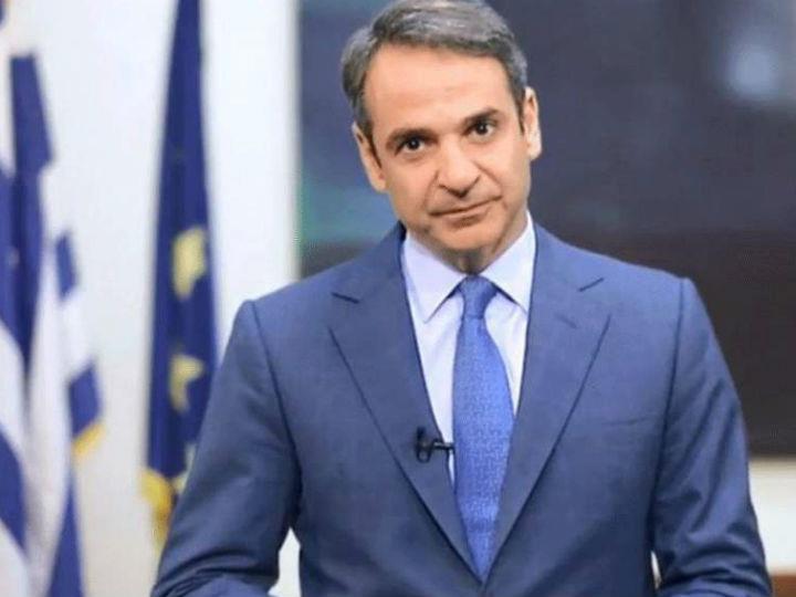 «Στην αποφασιστικότητα, την ευελιξία και τη γνώση των ευρωπαϊκών συνθηκών του Κυριάκου Μητσοτάκη οφείλεται, νομίζω, η εθνική επιτυχία της 21ης Ιουλίου. Και στις ηγετικές του ικανότητες (πόσα χρόνια έχουμε να δούμε Έλληνα πρωθυπουργό να συνομιλεί ισότιμα με τους ισχυρούς της Ένωσης;)»