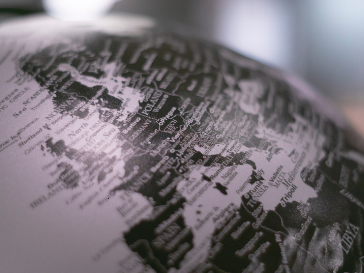 Στην εποχή μας, ιδιαίτερα δε μετά τη βιομηχανική επανάσταση, η μετανάστευση είναι ένα πολυσύνθετο φαινόμενο, το οποίο σήμερα αποτελεί και δεινό γεωπολιτικό όπλο. 