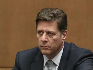Ο κ. Βαρβιτσιώτης επισήμανε ότι αυτό που παρατηρεί στο ευρωπαϊκό γίγνεσθαι είναι η αναζωπύρωση ενός συνόλου εθνικών συμφερόντων, που επηρεάζει τη λήψη αποφάσεων στο Συμβούλιο, εκφράζοντας την πεποίθηση ότι «πρέπει να αντισταθούμε» σε αυτή την τάση.