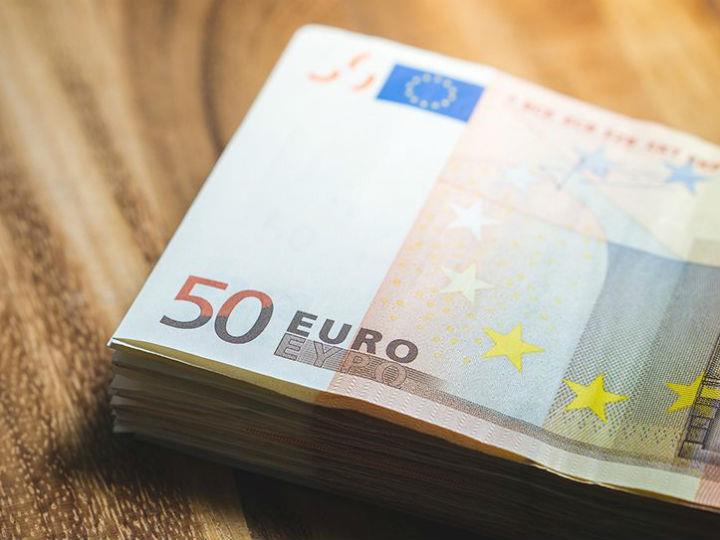 Η εξασφάλιση αξιοπρεπούς διαβίωσης για όλους τους εργαζομένους στην ΕΕ είναι ουσιαστικής σημασίας για την ανάκαμψη, καθώς και για την οικοδόμηση δίκαιων και ανθεκτικών οικονομιών, ενώ οι κατώτατοι μισθοί θα διαδραματίσουν σημαντικό ρόλο.