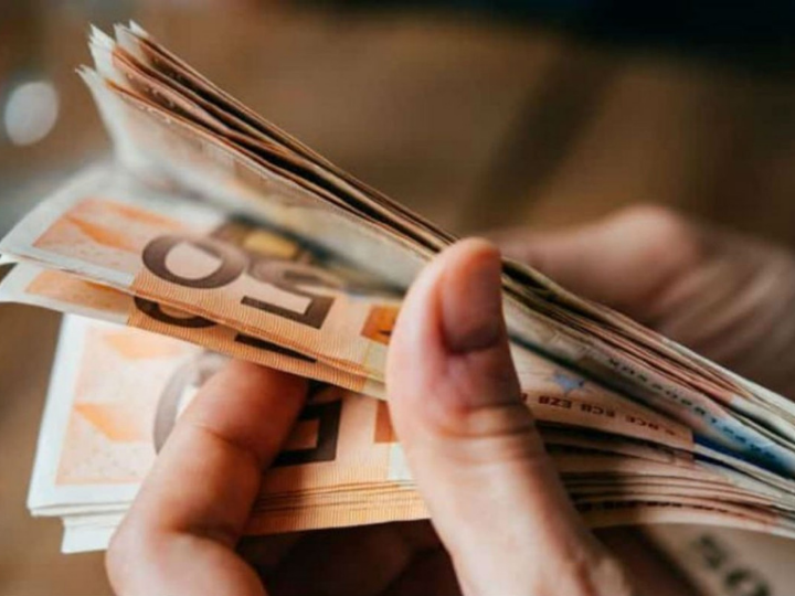 Υπολογίζοντας την απώλεια ωρών εργασίας με όρους χαμένων θέσεων πλήρους απασχόλησης, ο ILO εκτιμά ότι το κόστος στην Ελλάδα ήταν το 2020 ίσο με 492,9 χιλ. θέσεις πλήρους απασχόλησης.
