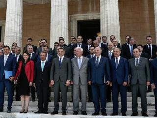 <<Η φράση η Ελλάδα είναι πολύ μικρή χώρα για να διχάζεται, που ακούστηκε από τα χείλη του Κ. Μητσοτάκη, είναι πολύ σημαντική και οφείλουμε όλοι να ενστερνιστούμε και να την κάνουμε πράξη στην καθημερινότητά μας.>>