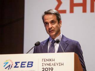 Οι μεταρρυθμίσεις είναι το κλειδί για την ανάπτυξη της οικονομίας. Από τη στιγμή που μια ελληνική κυβέρνηση δείξει έμπρακτα ότι προχωράει με αποφασιστικότητα και ταχύτητα στις μεταρρυθμίσεις της δημόσιας διοίκησης,θα αρχίσουν κατά πάσαν πιθανότητα εισροές κεφαλαίων από δυο πηγές: Πρώτον από την επιστροφή των καταθέσεων που δεν θα φοβούνται πλέον τον παράγοντα ΣΥΡΙΖΑ και δεύτερον από επενδύσεις Ελλήνων και ξένων επενδυτών, οι οποίοι θα σπεύσουν, μην ανησυχώντας πια για τις αλλοπρόσαλλες και εκδικητικές προς τις επιχειρήσεις πολιτικές του ΣΥΡΙΖΑ, να επενδύσουν στην Ελλάδα προβλέποντας μελλοντικές αποδόσεις…».
