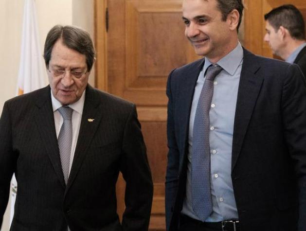 Ας αφουγκραστεί ο Πρωθυπουργός της Μητρός Πατρίδος τις προθανάτιες ζητωκραυγές των απαγχονισμένων των Κεντρικών Φυλακών, υπέρ της Ελλάδος, την ιαχή ΑΕΡΑ των ηρώων της ΕΛΔΥΚ, το ρέκβιεμ των από κάθε γωνιά της Ελλαδικής Γης αναπαυομένων στον Τύμβο της Μακεδονίτισσας και ύστατη, τη φωνή του δια βίου στρατιώτη της Ελλάδος Διγενή. Αυτού που διεξήγαγε τον Απελευθερωτικό Αγώνα, εγκαθίδρυσε από το 1964 πραγματικά ισχυρό Ενιαίο Αμυντικό Δόγμα και ξαποσταίνει σ’ έναν, τω όντι, ταπεινό τάφο δίπλα στο κρησφύγετο του...